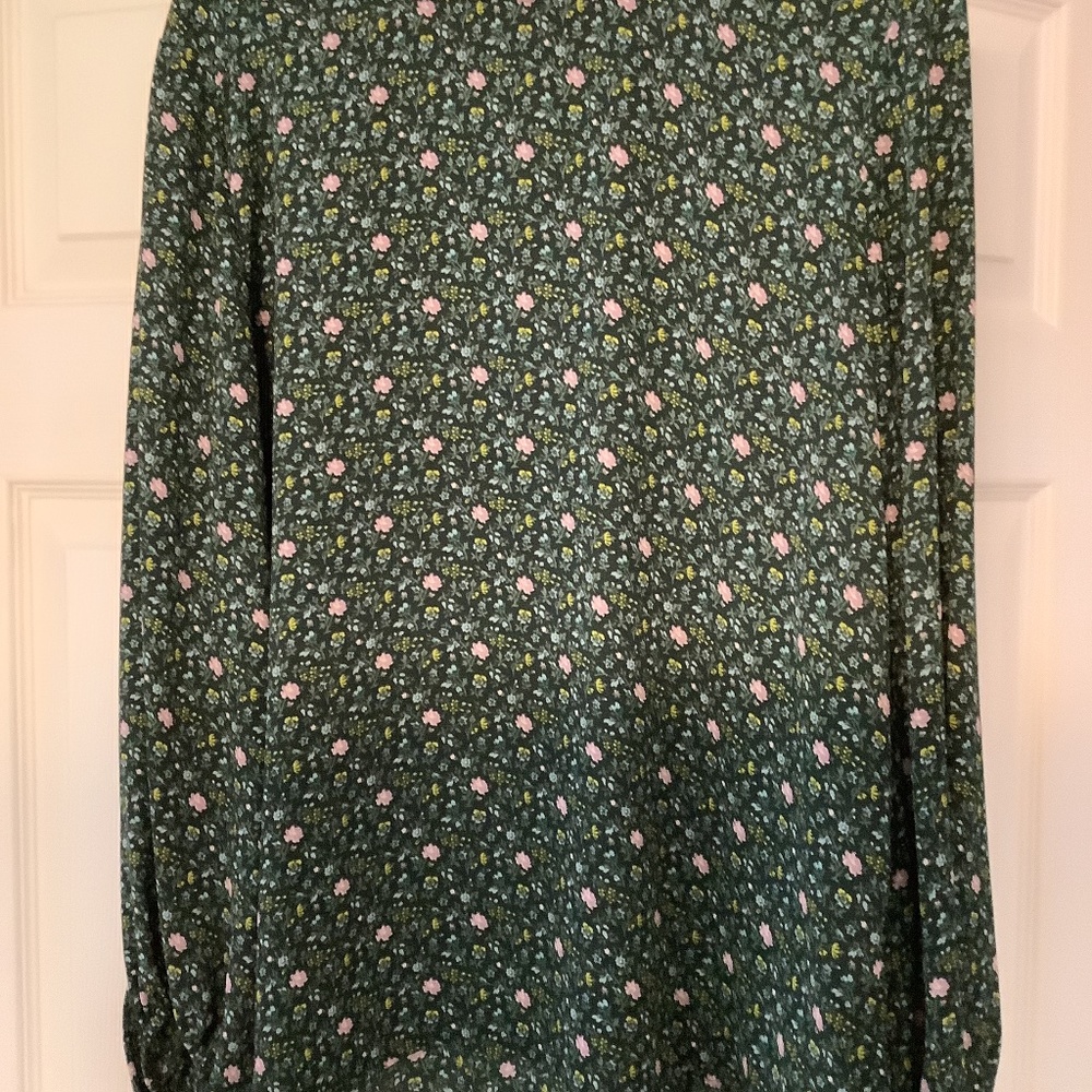 LOFT women’s long sleeve, lightweight top, green floral, size large